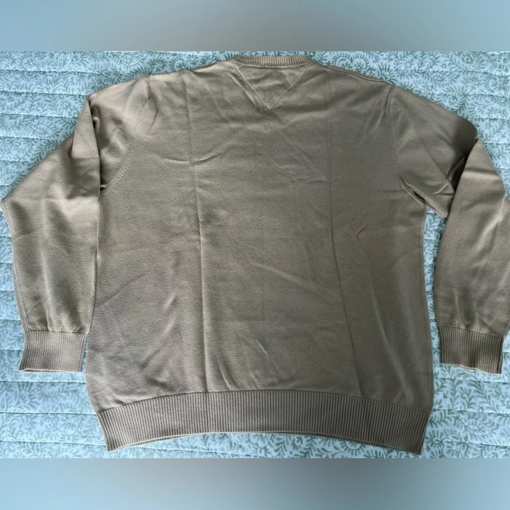Men's Large Tommy Hilfiger V- Neck Sweater